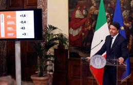 Italian PM Renzi leads a news conference to mark 1000 days in the government, in Rome